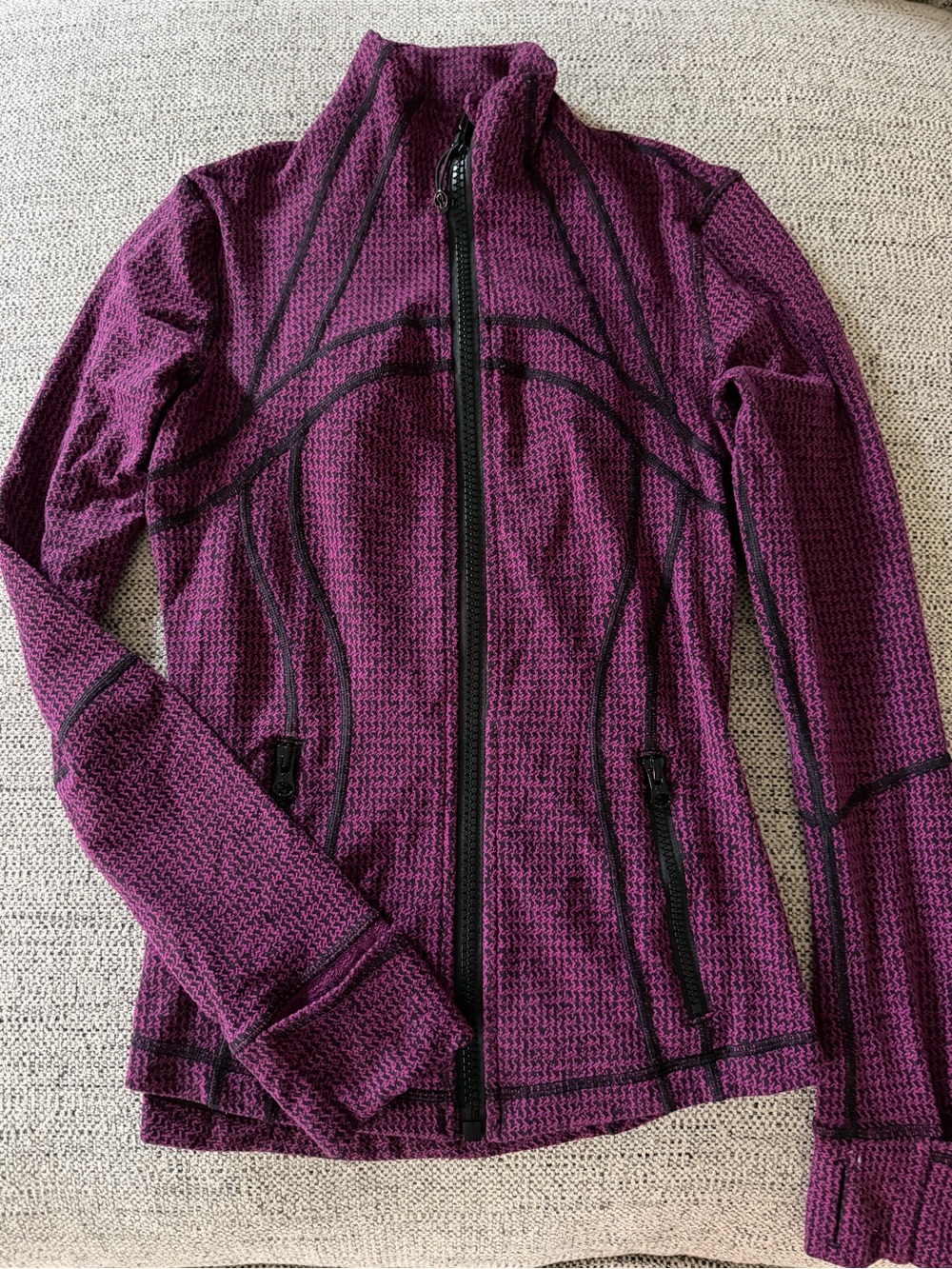 lululemon athletica Plum Full-Zip Lightweight Jacket with Black Accents